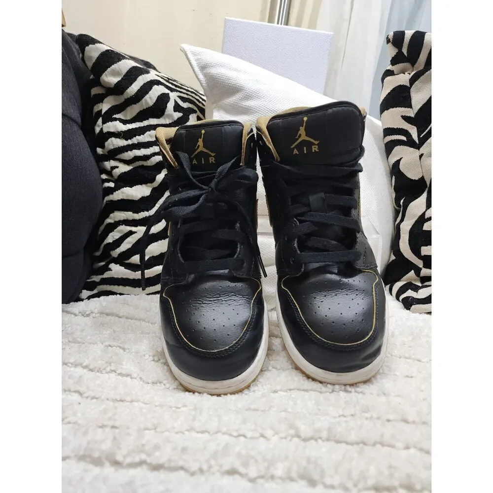 Jordan 1 Mid Black Metallic Gold 5.5Y